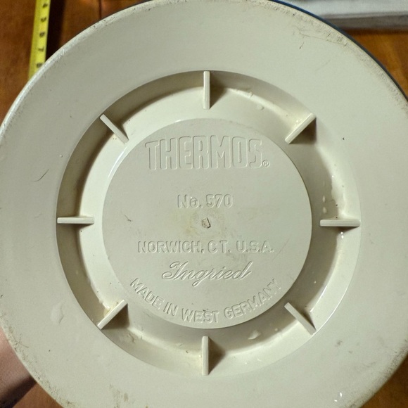 Vintage Thermos Pitcher #570 Plastic&Insulated Glass- Hot/Cold - Twist Off Lid - Picture 8 of 11